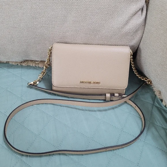 Michael Kors Jet Set Crossbody Bag Beige - Picture 2 of 9